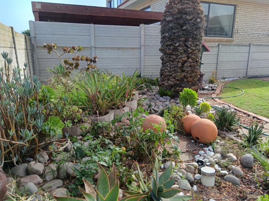 5 Bedroom Property for Sale in Fraaiuitsig Western Cape
